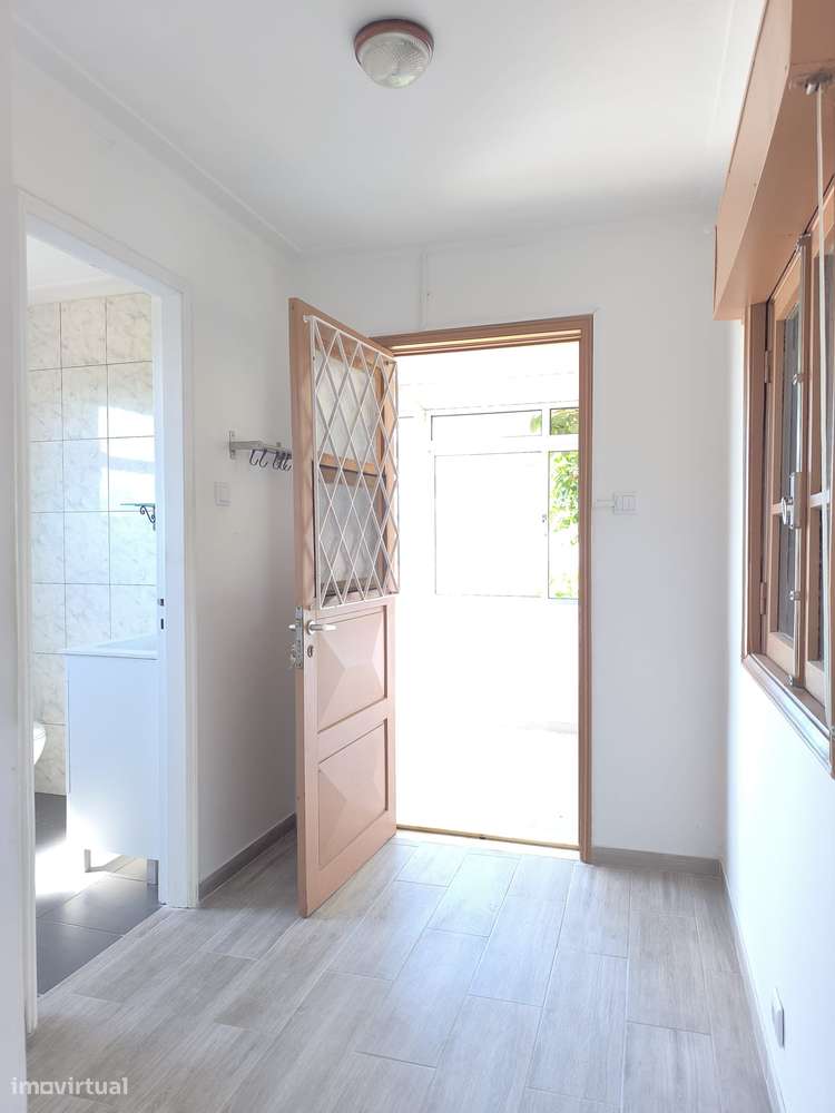 Casa T2 em Quintinha com 4 Casas em Porto Campanhã-17