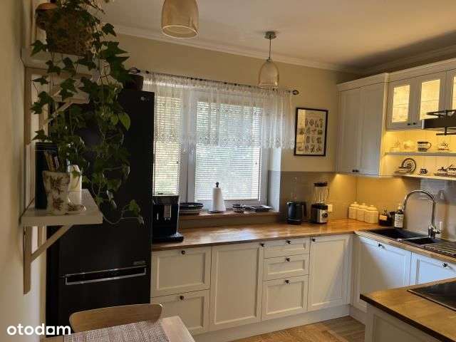 Atrakcyjny dom w centrum Zielonki.-7