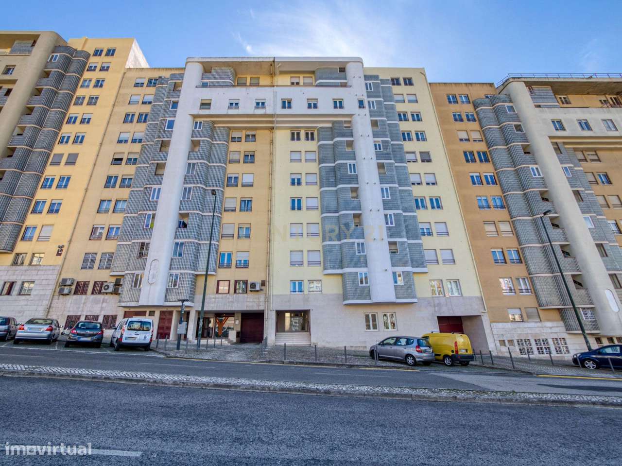 Fantástico T5 Quinta das Conchas frente ao metro-43