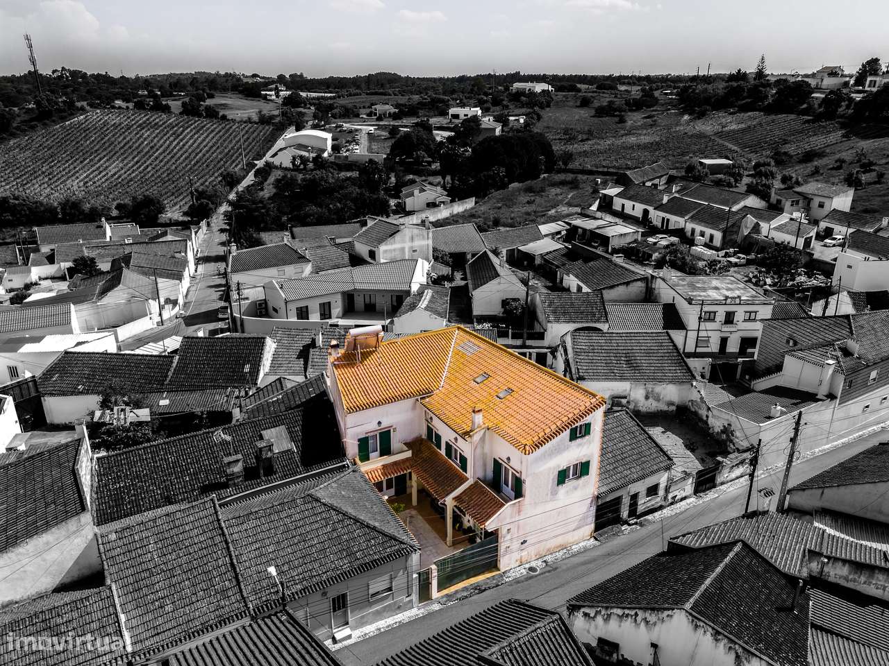 Moradia T4 | áreas generosas | espaço exterior | sótão-44