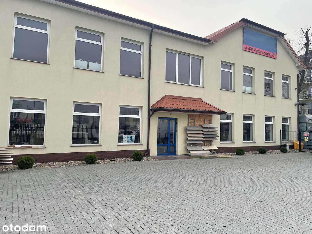 Lokal handlowo-usługowy parter 280 m2 - Wawer- ul.Wał Miedzeszyński - Pełny obrazek: 1/4