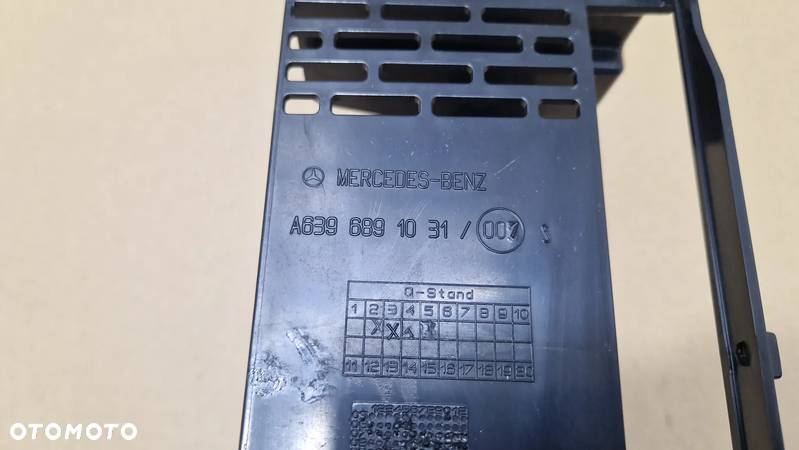 MERCEDES RAMKA NAWIGACJA RADIO A6396891031 COMAND - 2