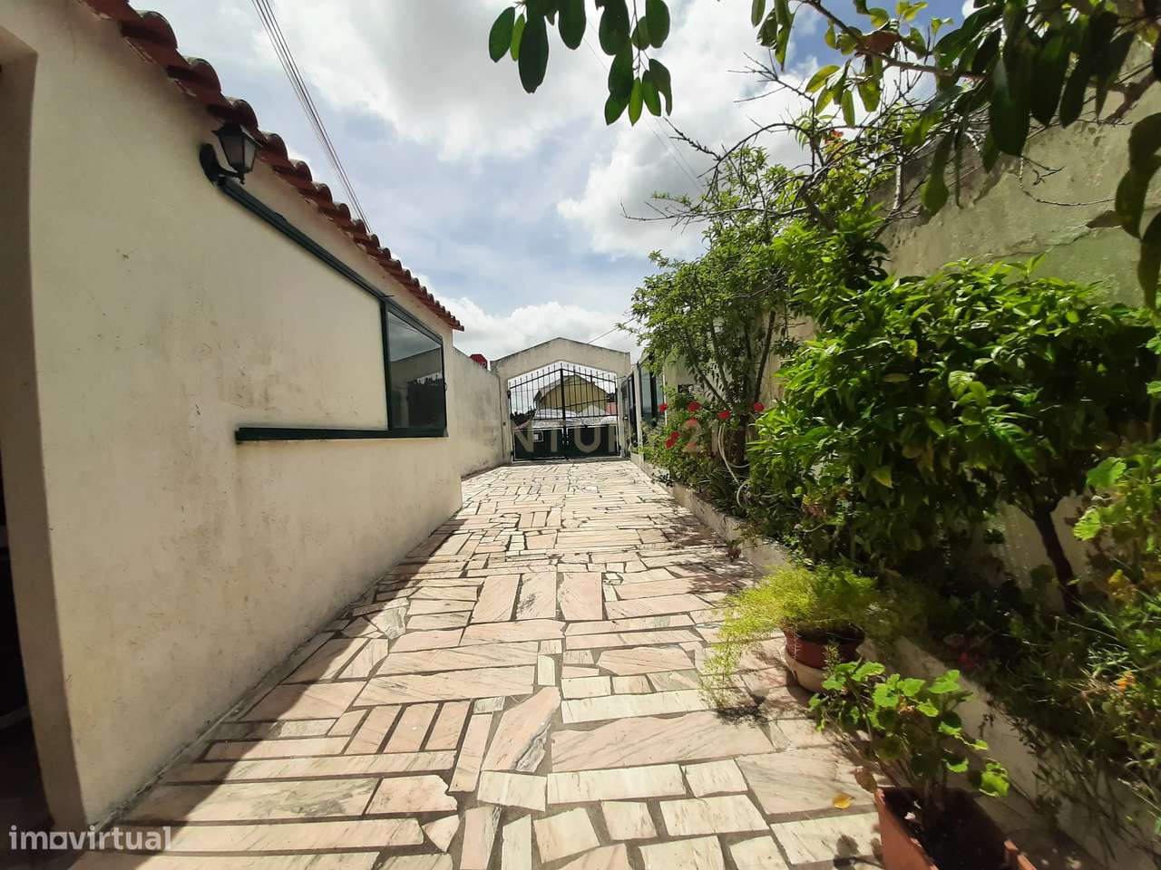 Espetacular Moradia T3 em Lousa com Garagem e Varandas-44