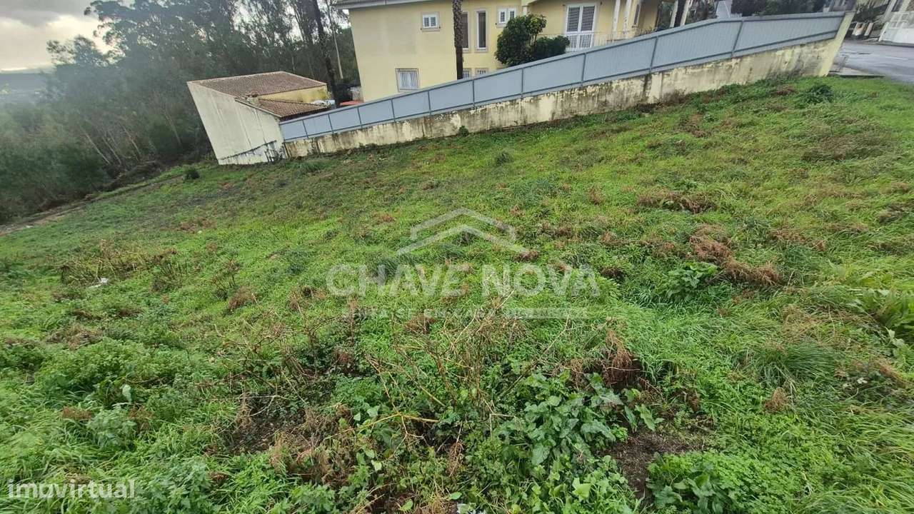 Terreno Urbano para Moradia de 4 Frentes, em São João de Ver - Grande imagem: 2/3