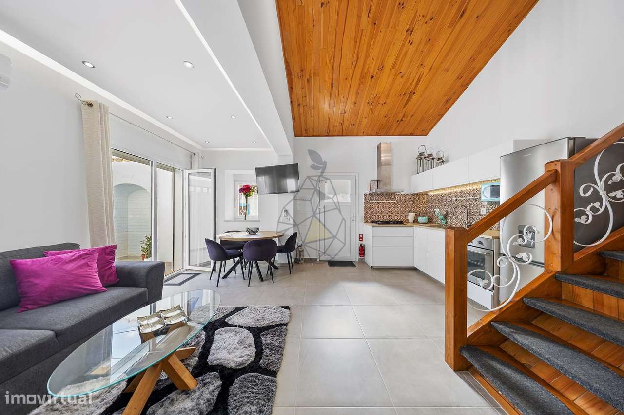 Moradia T2+1 Totalmente Remodelada no Coração da Guia - Albufeira - Grande imagem: 4/60