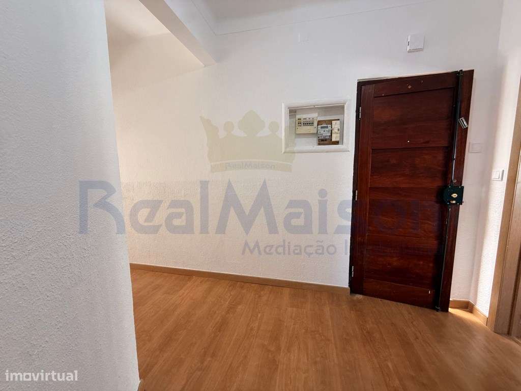 Vende-se T4 em Mem Martins - 500m da Estação-7