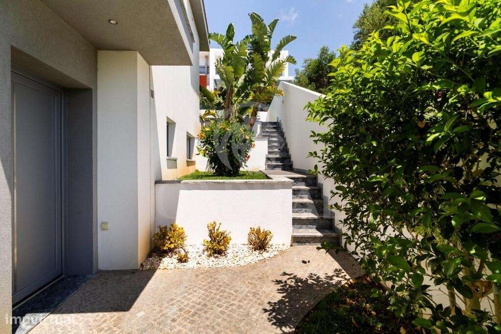 MORADIA T4 CONTEMPORÂNEA NO ZAMBUJAL, ALCABIDECHE-29