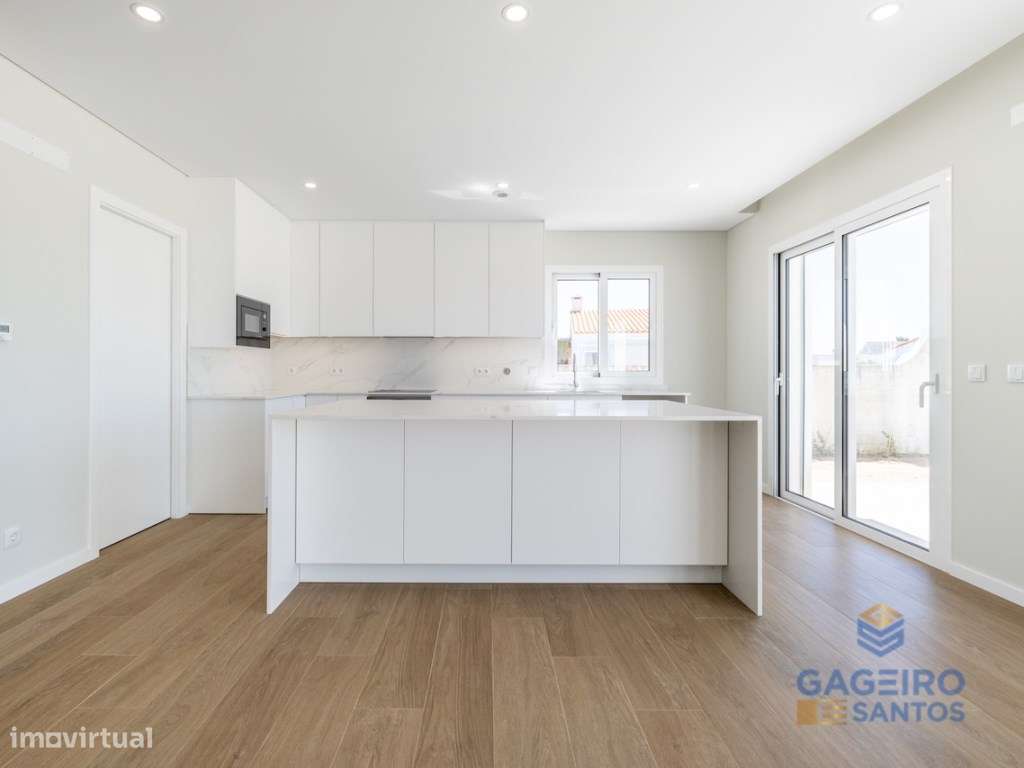 Moradia T4 com piscina, nova e pronta a habitar a 4 km da baía de S...-21