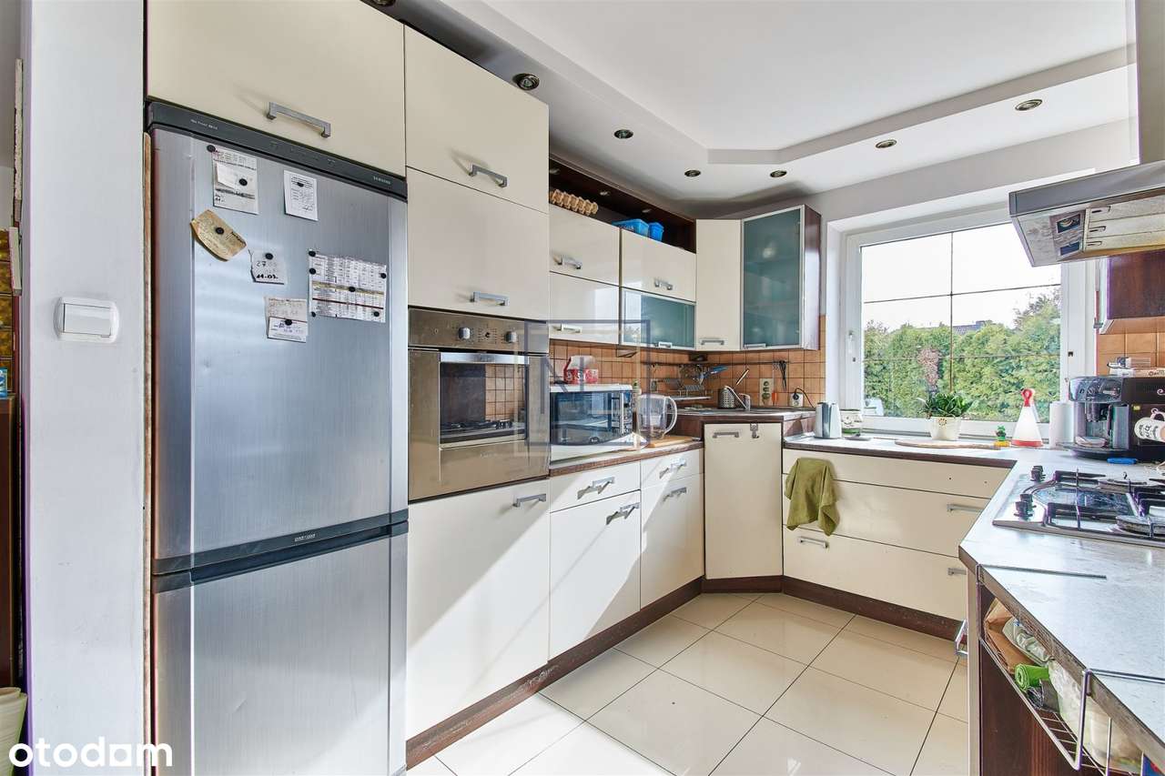 Piętrowy dom z piwnicą, tarsem i ogrodem pod lase-9