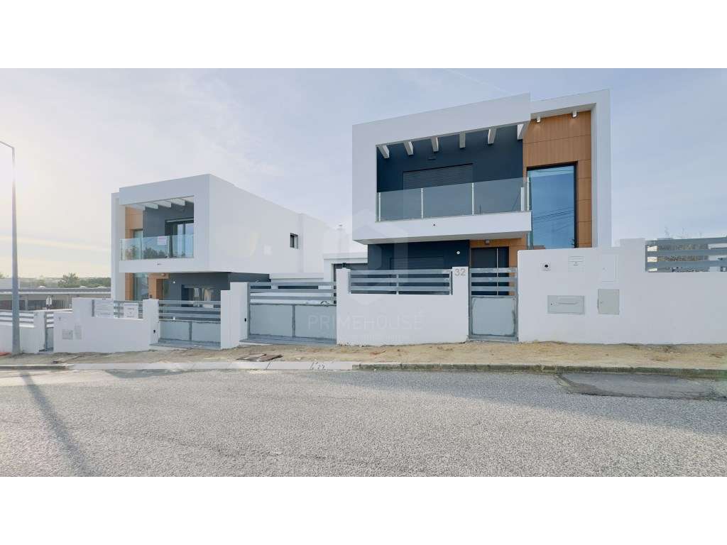 Moradia T4 com piscina - Quintinhas-22