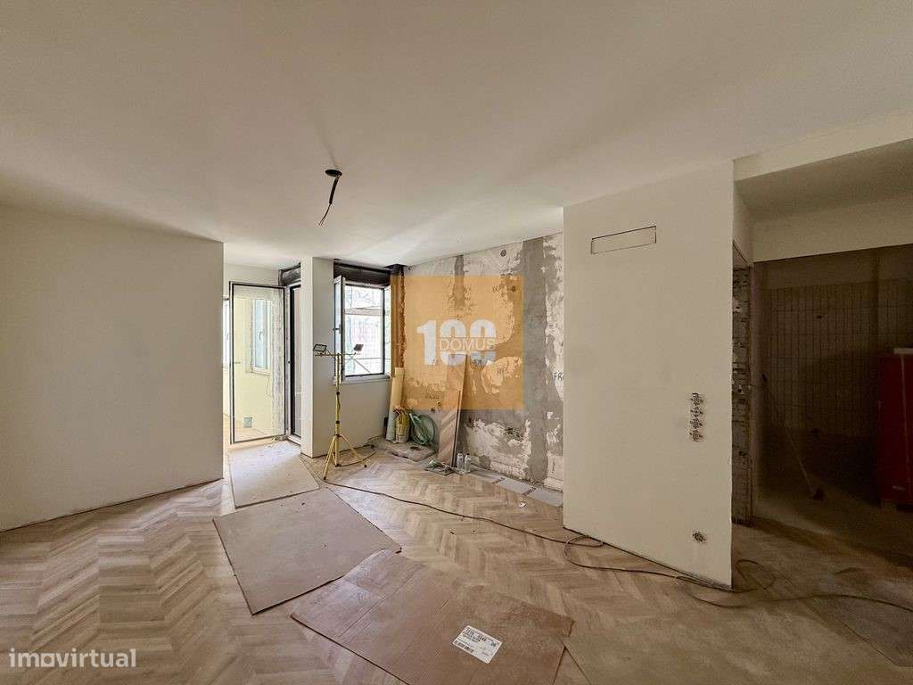 T2 novo com varanda aos Aliados - Grande imagem: 4/17