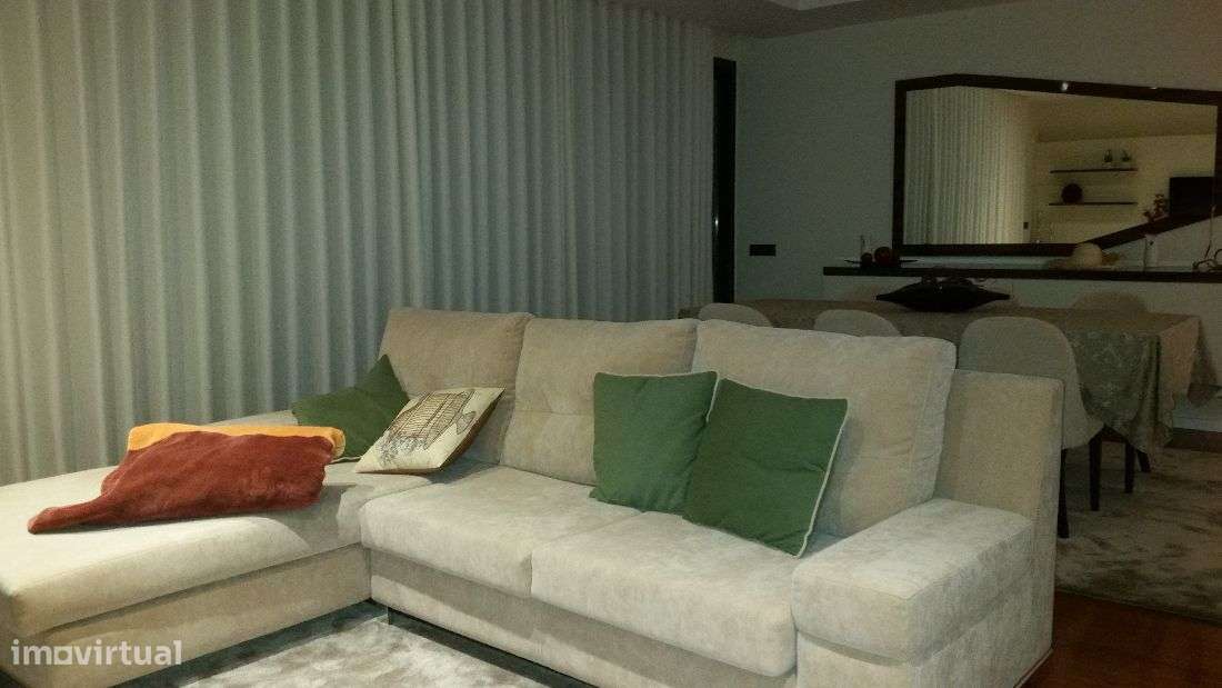 Excelente moradia T4 com piscina, mobilada e equipada. - Grande imagem: 3/28