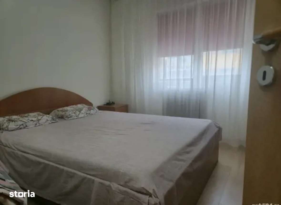 Apartament 3 camere semidecomandat in Craiovita Noua - Imagine principală: 4/8