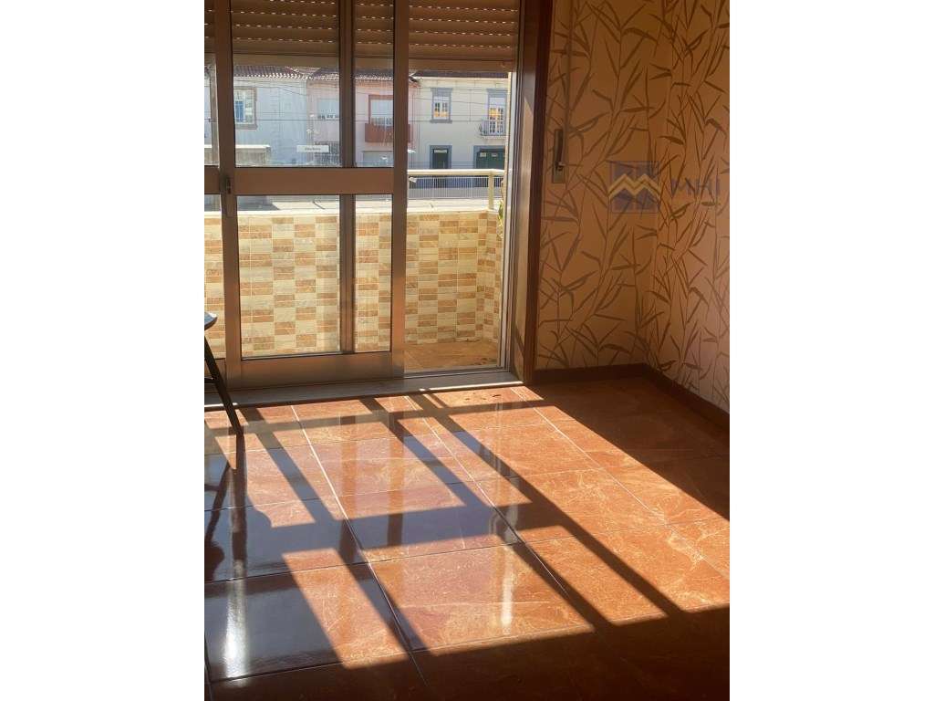 Apartamento T2 junto estação CP Valadares-15