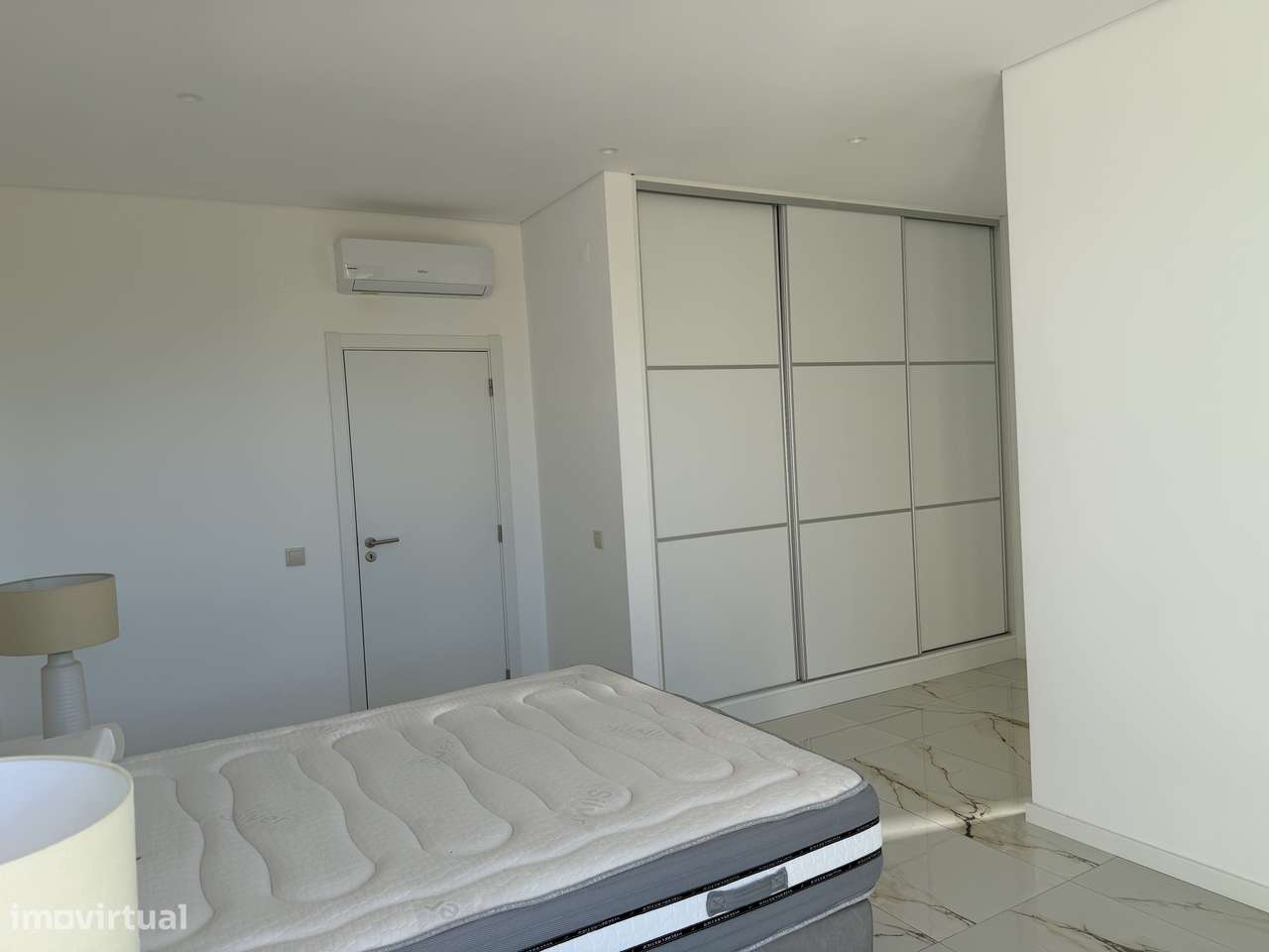 Moradia T4 NOVA com box e piscina-13