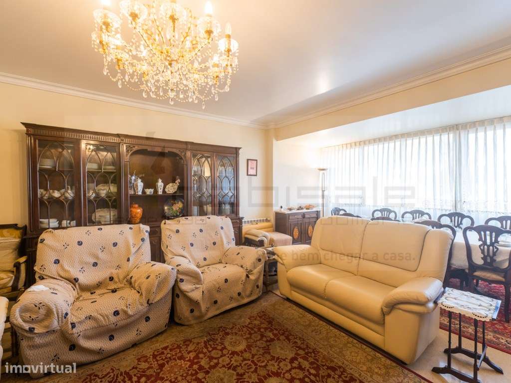 T4 com parqueamento e arrecadação a 2 min. do metro do Lumiar-8