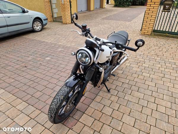 Triumph Street Twin - 1