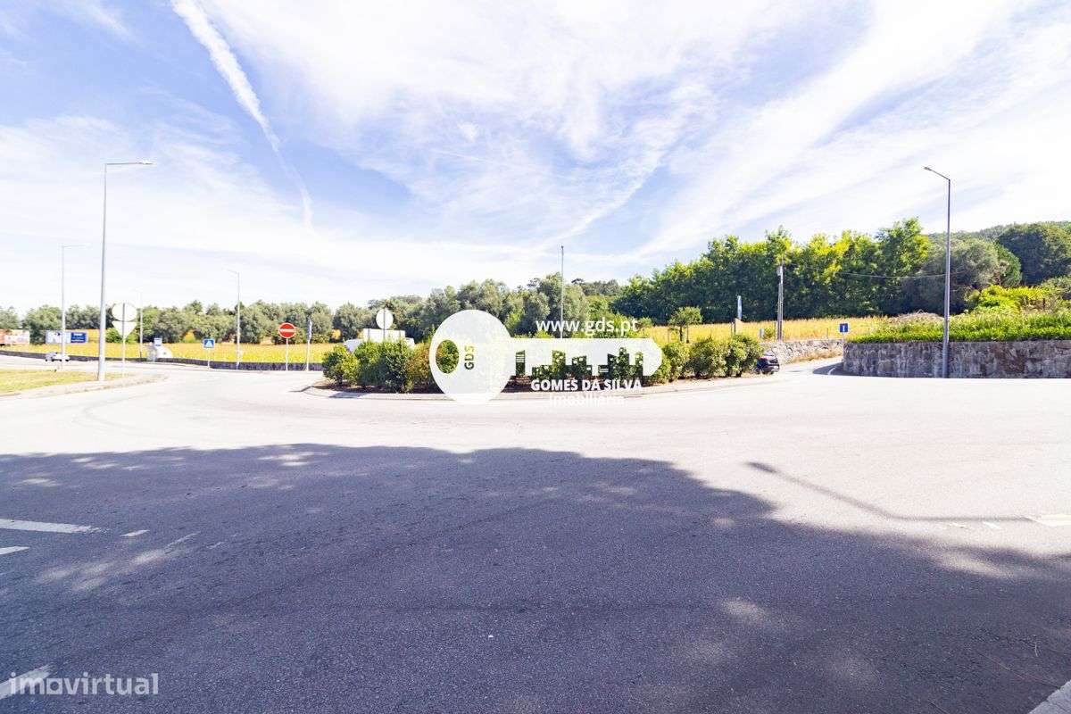 Ruínas em Esporões com terreno de 6.611m2 em área de construção-29