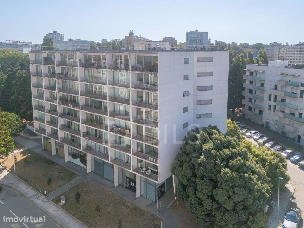 Apartamento T2 com varandas e garagem-23