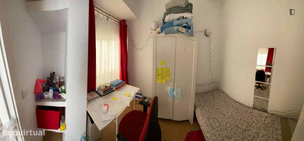 Quarto - localizado em Aveiro - Grande imagem: 3/10