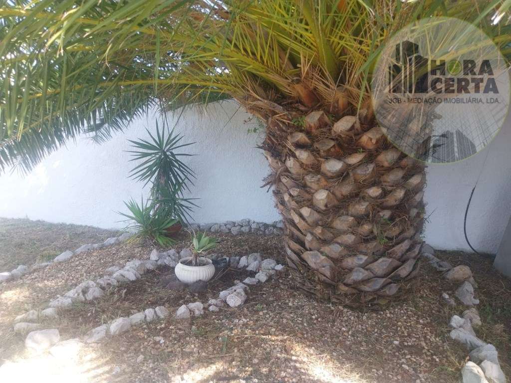 Moradia V4 com piscina em Setúbal!-36