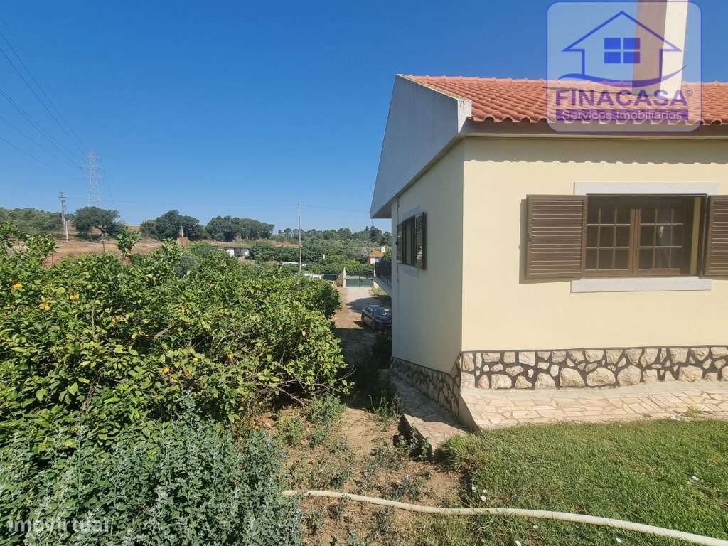 Moradia T4 isolada inserida em terreno com 5000m2 - Camarral (Palmela)-30