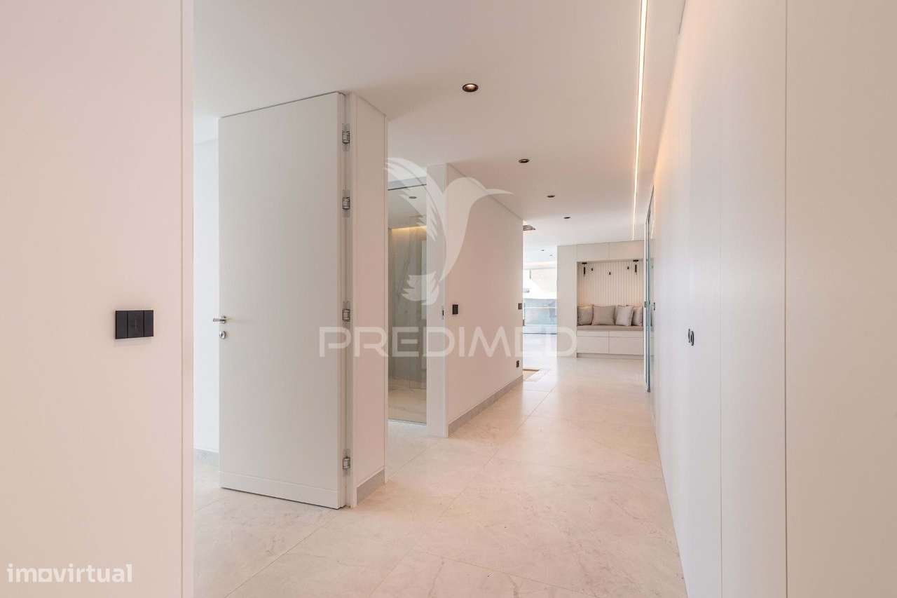 LUXUOSA MORADIA T4 COM PISCINA VISTA MAR.-10