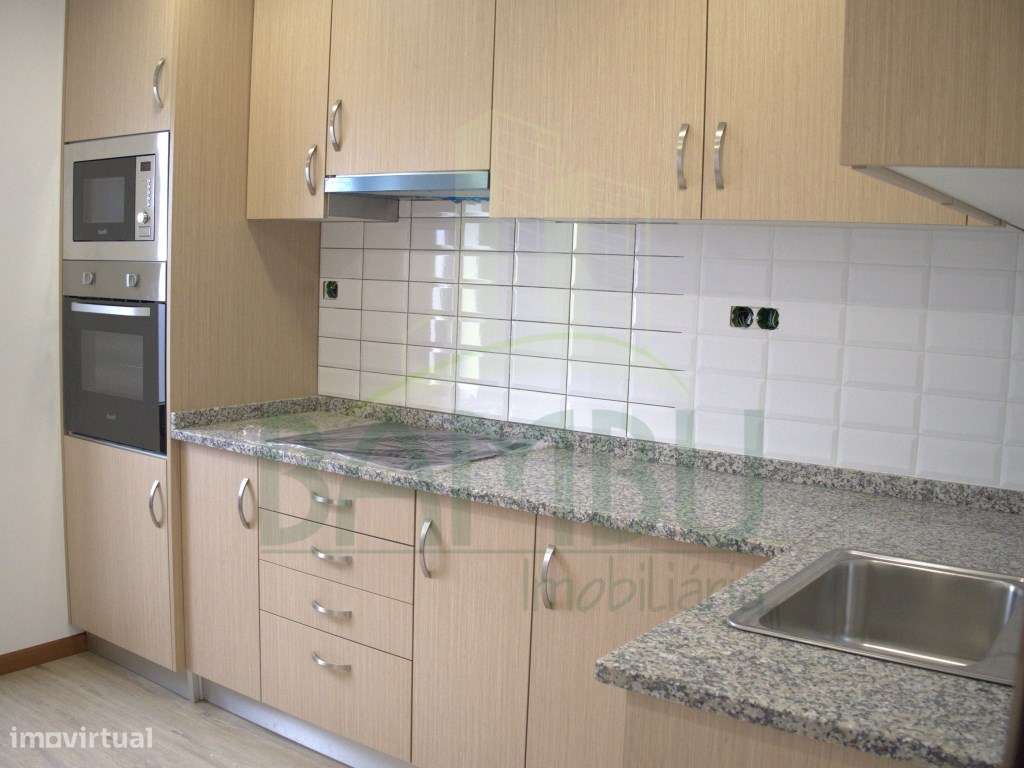 Moradia T3 para venda em Valença-1