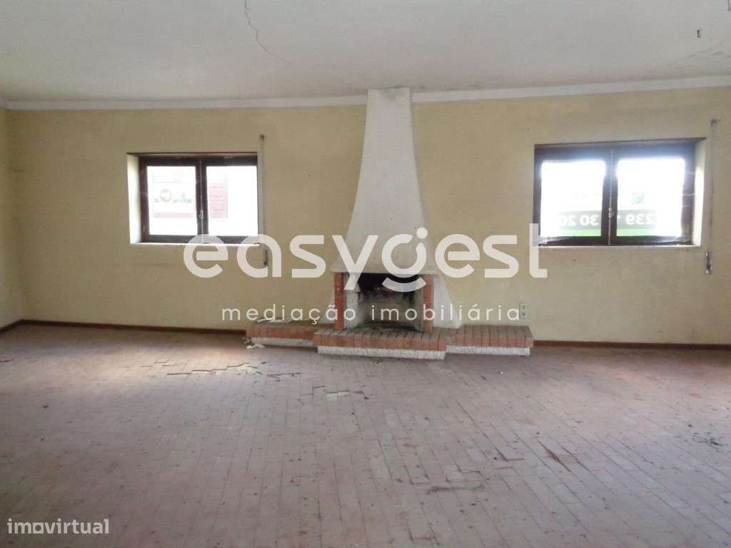 Moradia com dois pisos para recuperar no centro de Alfarelos - Grande imagem: 4/24