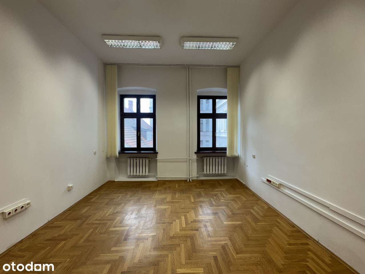 Plac Teatralny 3 – biuro 22,82 m² - miesiąc gratis - Pełny obrazek: 4/6