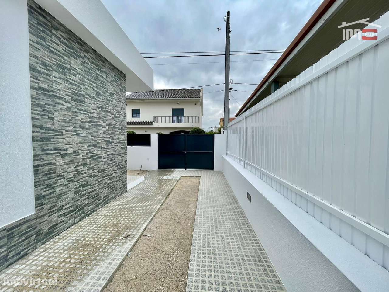 Moradia Térrea T3+1 com Áreas Amplas em Fernão Ferro | Terreno 380...-38