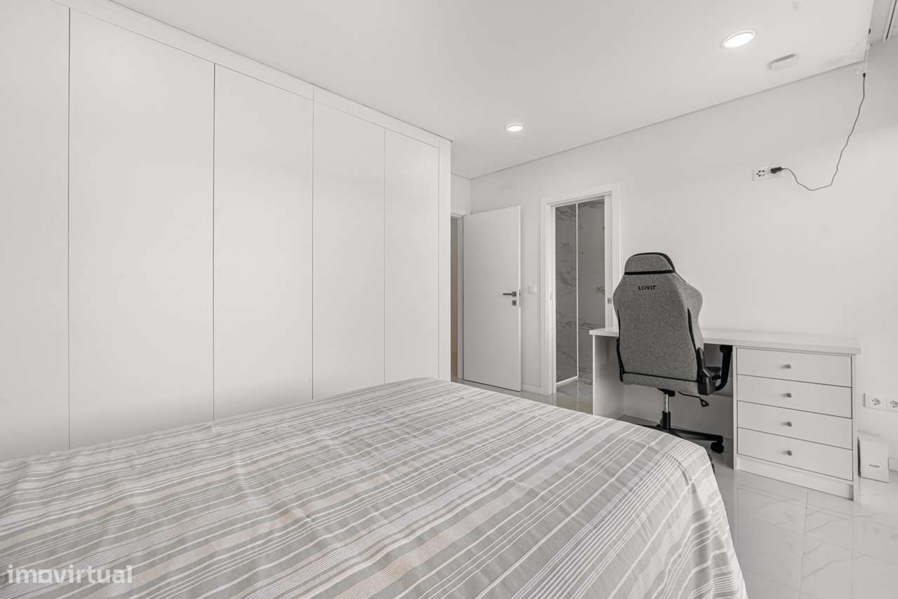 Moradia T4 semi-nova c/ 4 suites-17