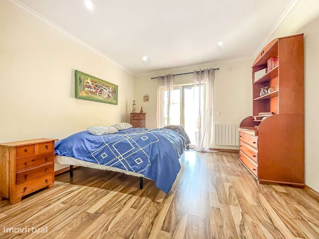 Vende-se moradia T8 junto á Praia da Assenta-13