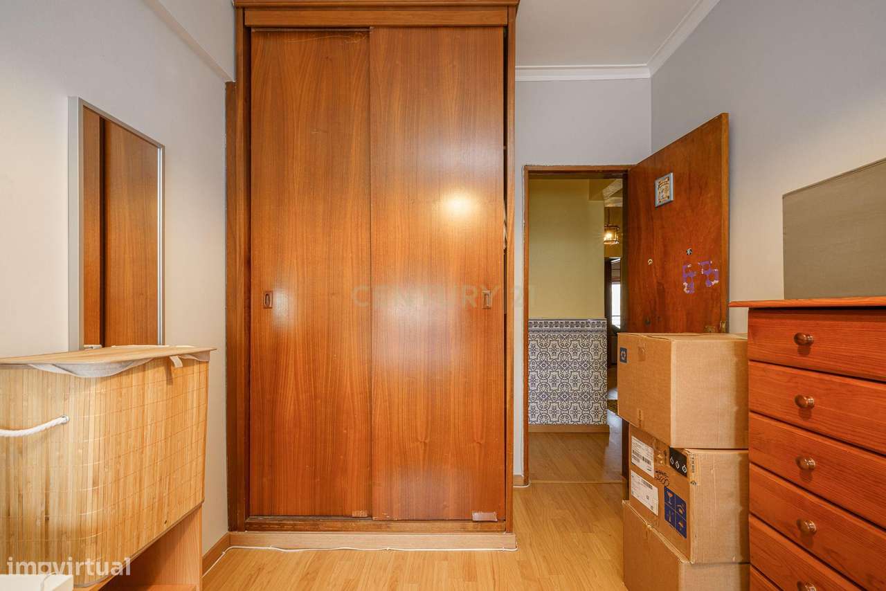 Apartamento T4 Transformado em T3 situado no bairro do Montalvão -Setú-24