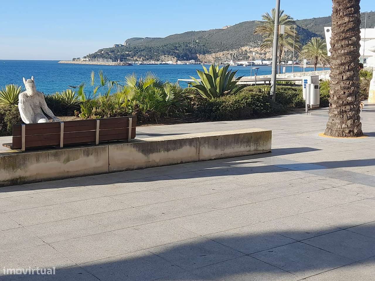 Espaço Comercial na conhecida Praça da Califórnia, em Sesimbra-10