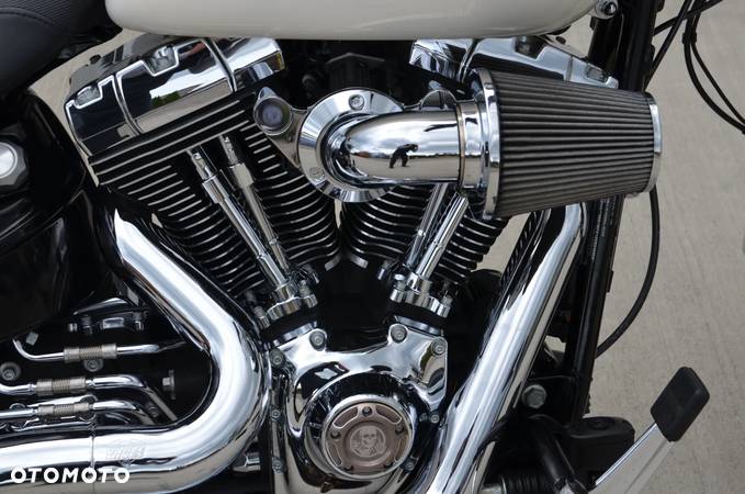 Harley-Davidson Softail Breakout - 23