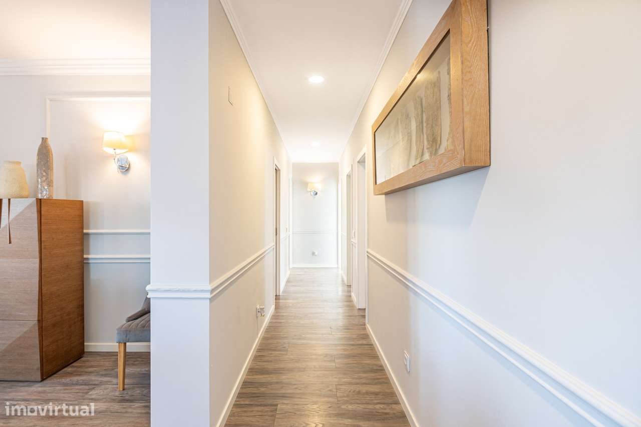 Excelente Moradia térrea Semi nova com piscina na Moita-32