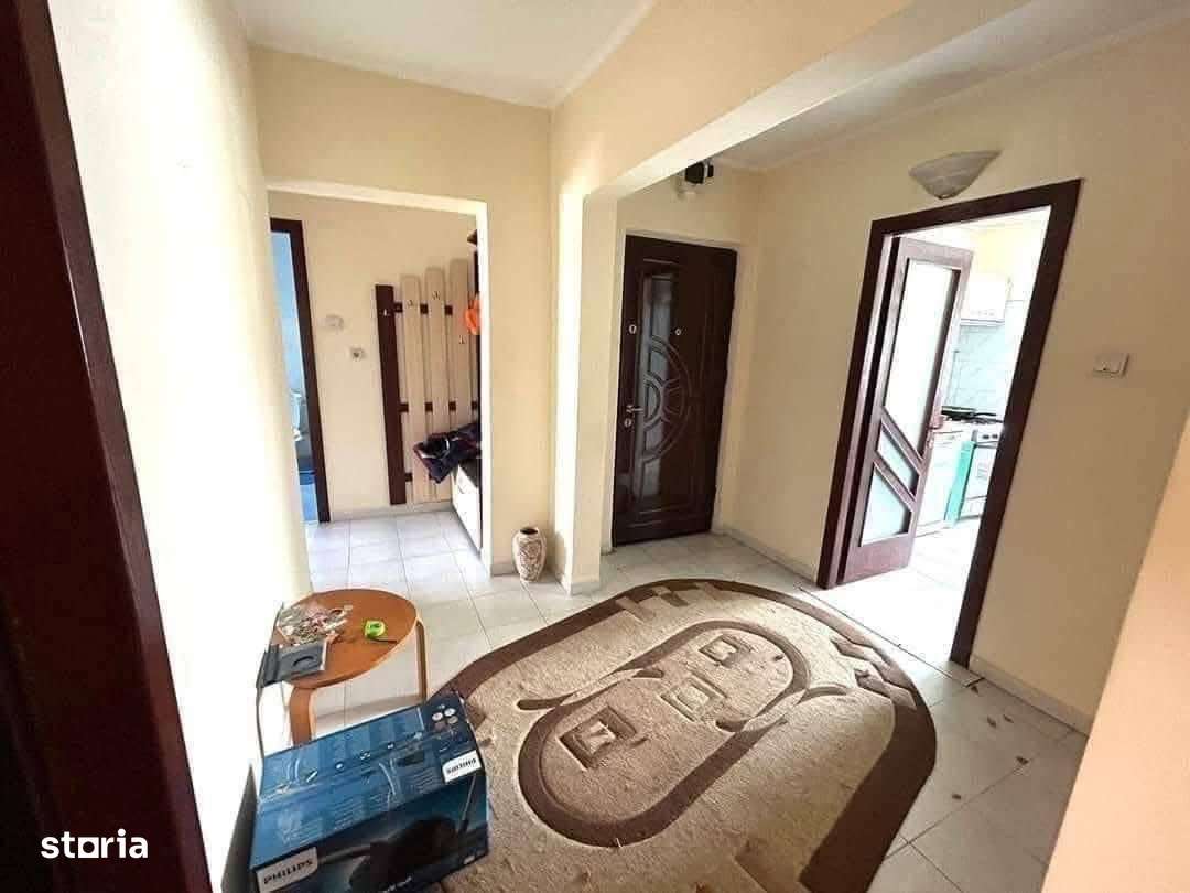 De vanzare 4 camere pe Bd Roman Musat, 2 bai, 2 balcoane, 65.000 euro-1