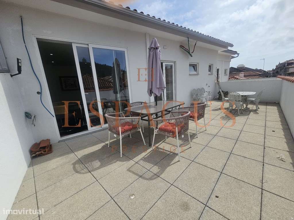 Apartamento T2 com Terraço no Coração do Centro Histórico-7