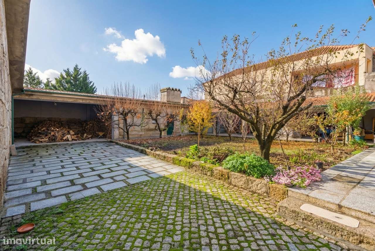 Moradia T5 em pedra em Vila Verde da Raia - Chaves-8