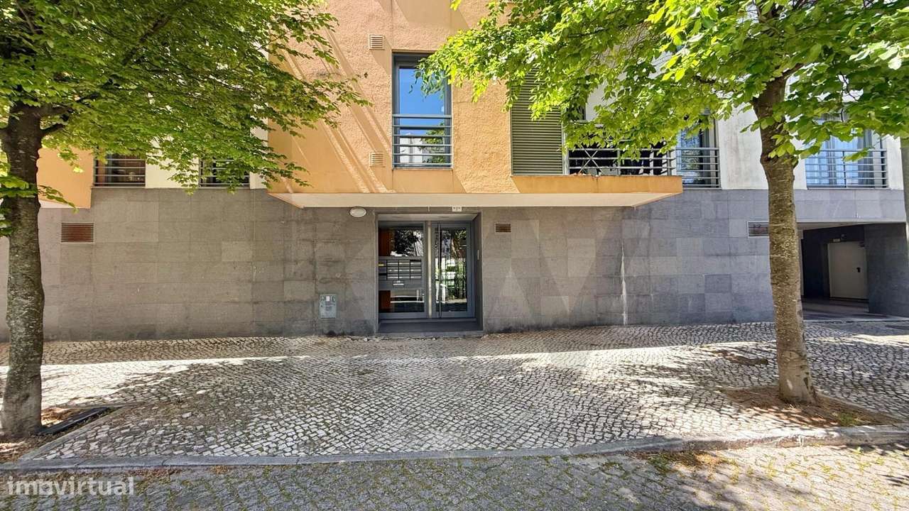 Apartamento T1 localizado no condomínio fechado, parqueamento, piscina-14