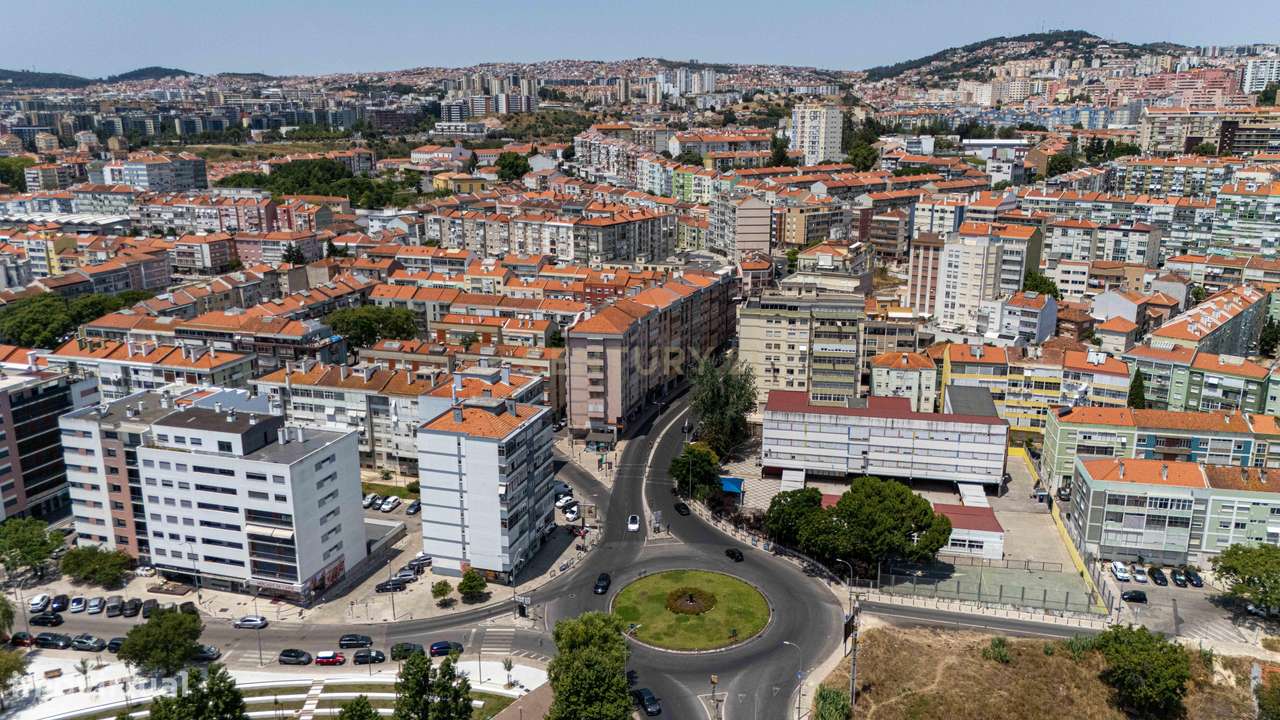 Apartamento T2 Totalmente Remodelado | Odivelas-32