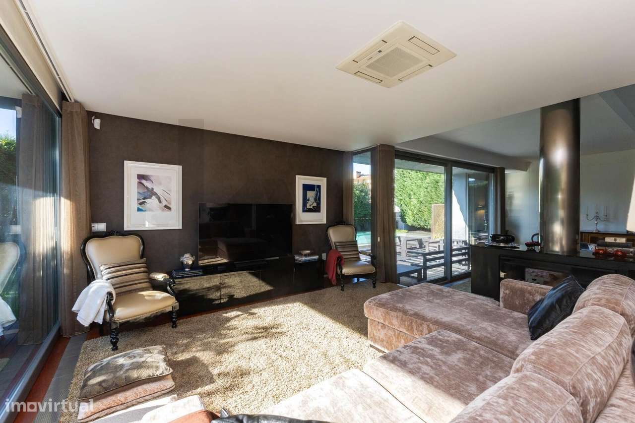 Fantástica moradia T3, com  jardim, piscina, situada em zona tranquila-16