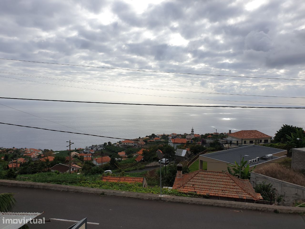 Moradia Arco Calheta,com excelente terreno,perto da praia da Calheta.