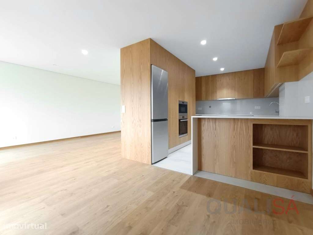 Apartamento T3 completamente remodelado, com varandas e localização... - Grande imagem: 2/34