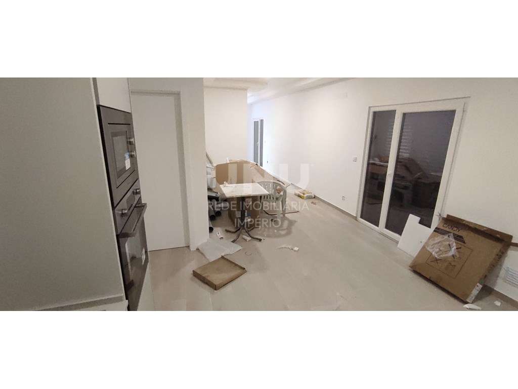 MORADIA PREMIUM TRIPLEX 5 ASSOALHADAS em Fernão Ferro 3 WC-38