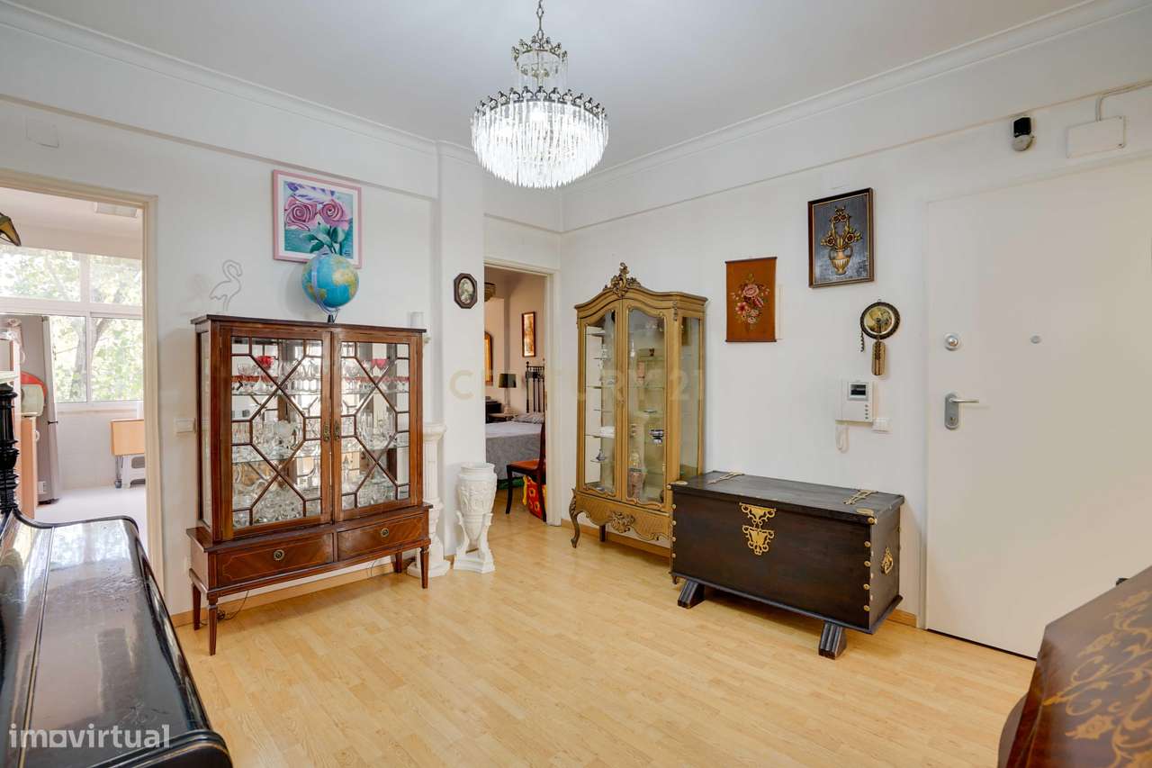 Apartamento T3 pleno de luminosidade em zona premium de Benfica - Grande imagem: 2/35