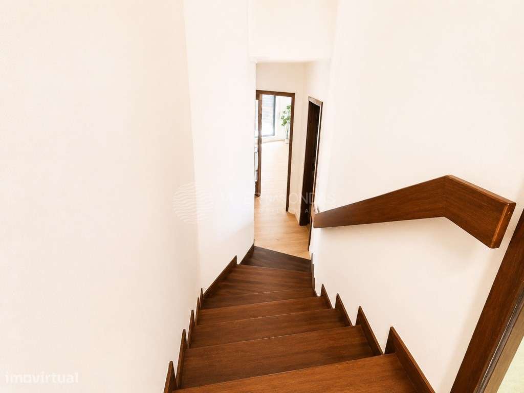 T2 Duplex com Terraço à porta da estação das Devesas e do Futuro Me...-10