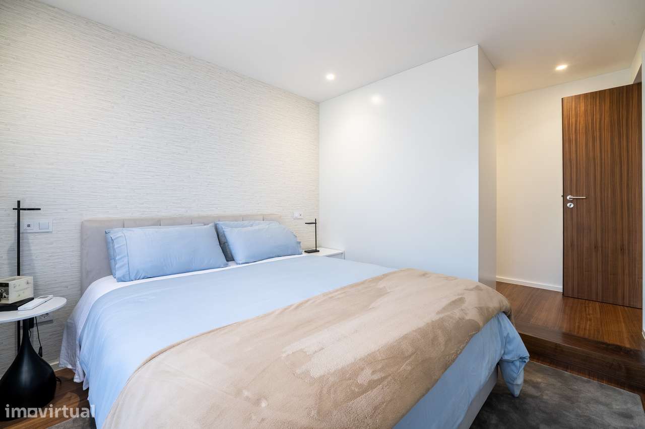 Moradia T3 com Jardim e Garagem em Guimarães-24