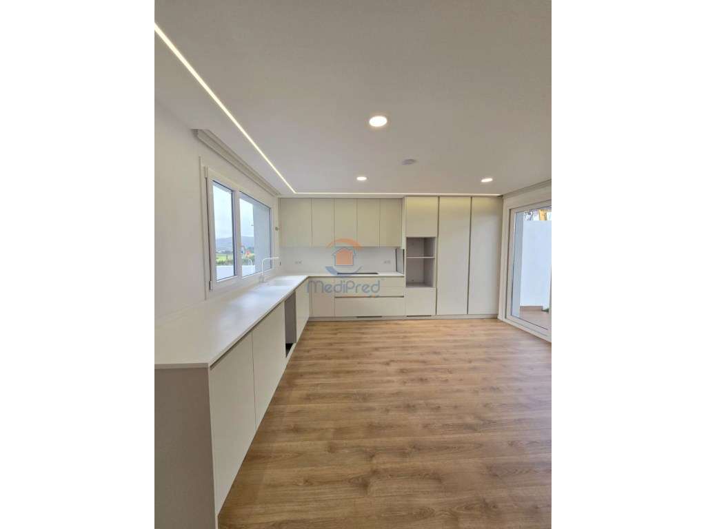 Apartamento T3 c/ Varanda de 22 m2 em Condomínio Privado com Piscin... - Grande imagem: 2/19